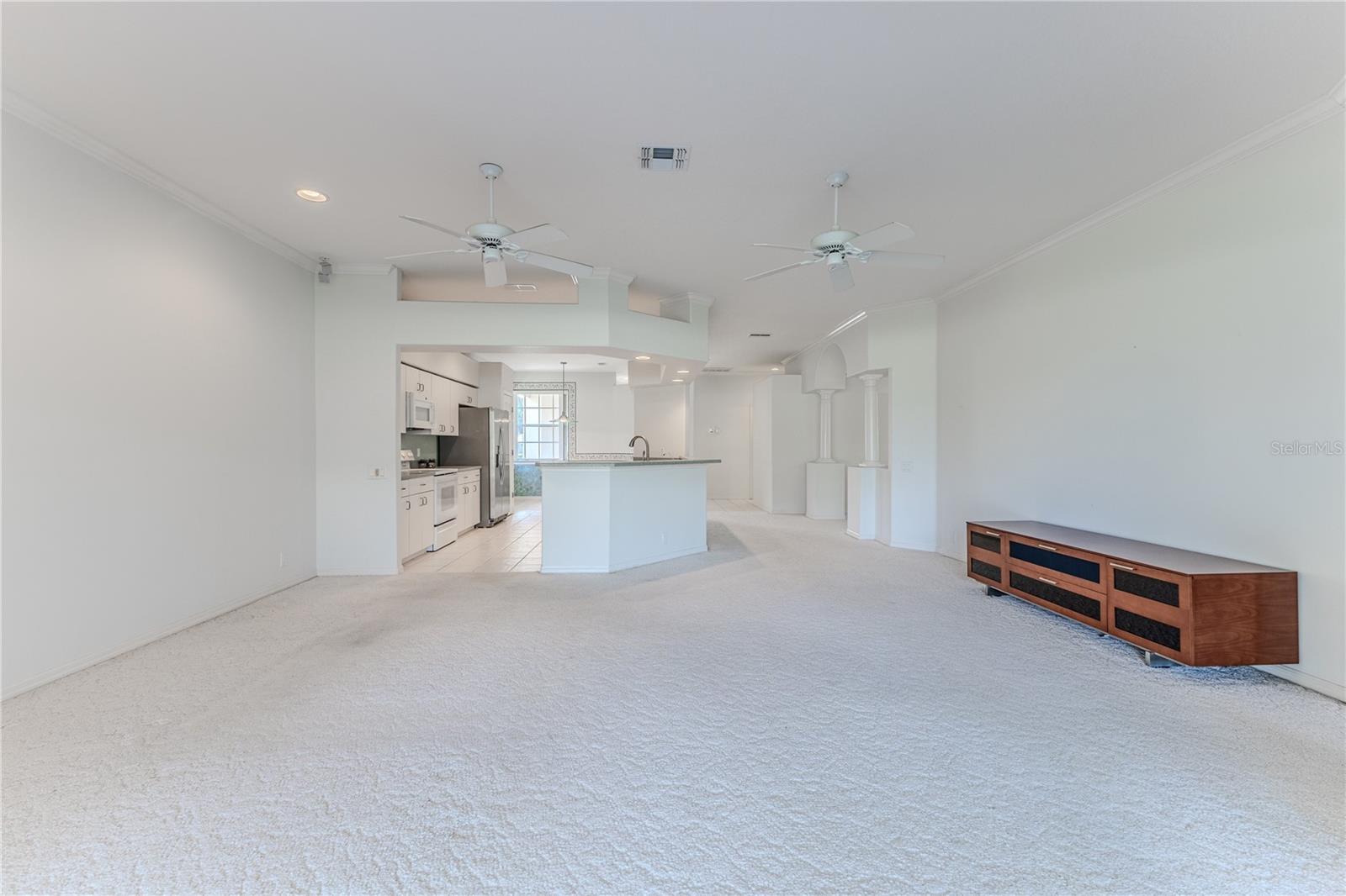 Listing photo id 12 for 15033 Middle Fairway Drive