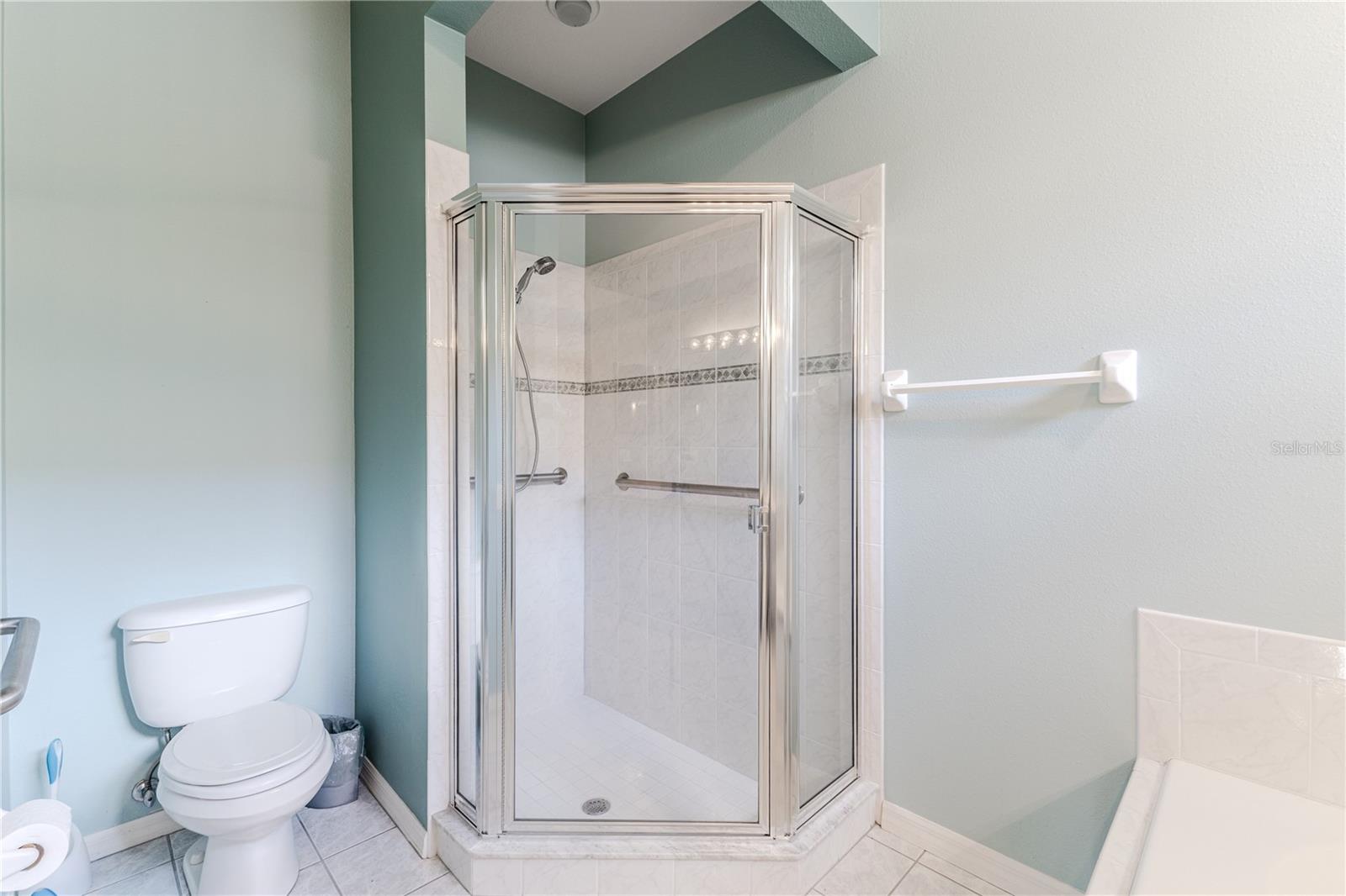 Listing photo id 18 for 15033 Middle Fairway Drive