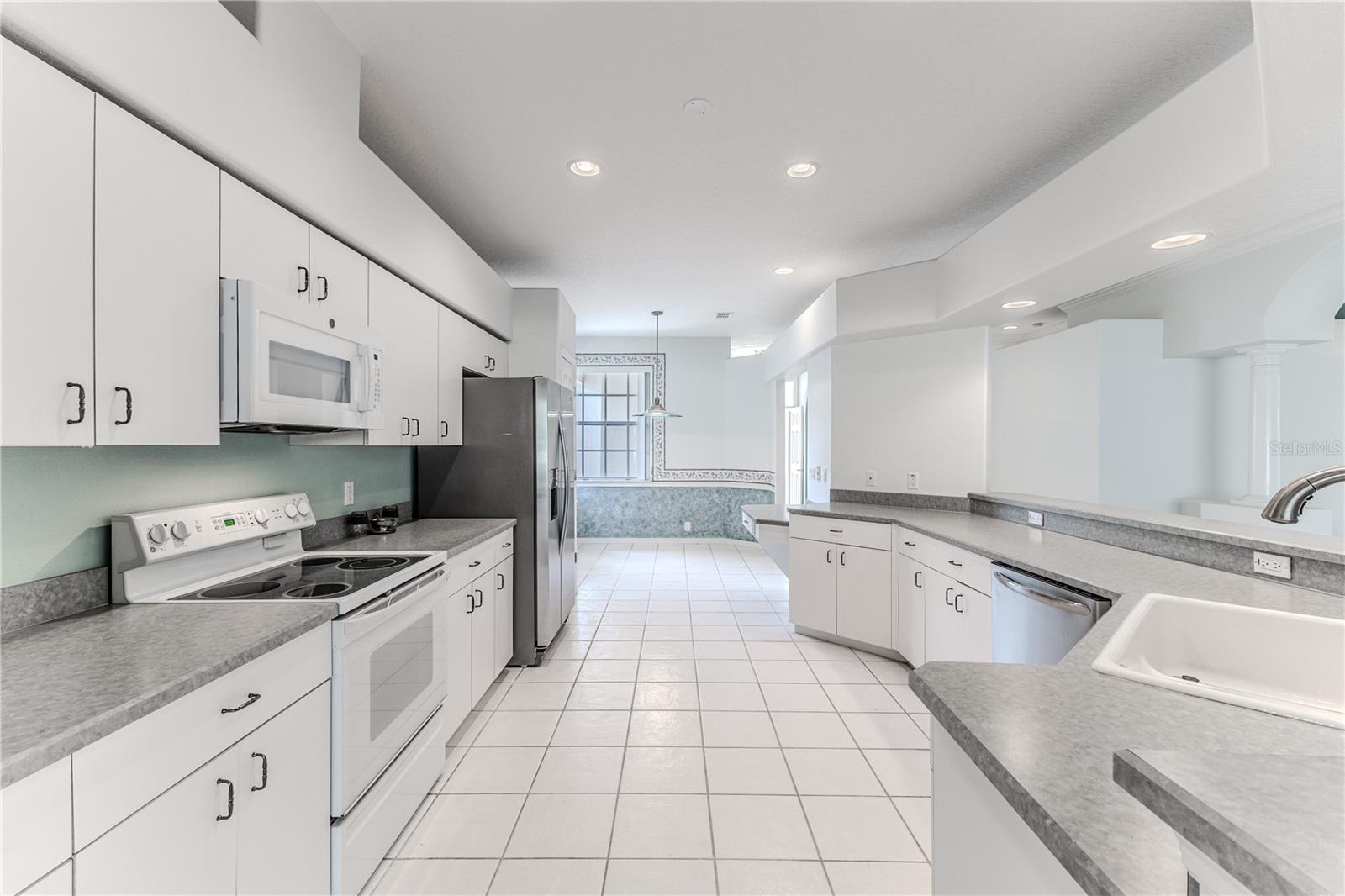 Listing photo id 28 for 15033 Middle Fairway Drive