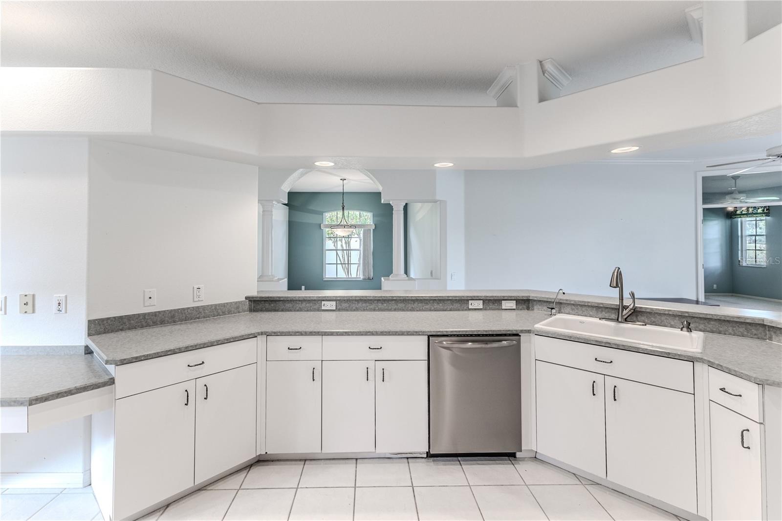 Listing photo id 30 for 15033 Middle Fairway Drive