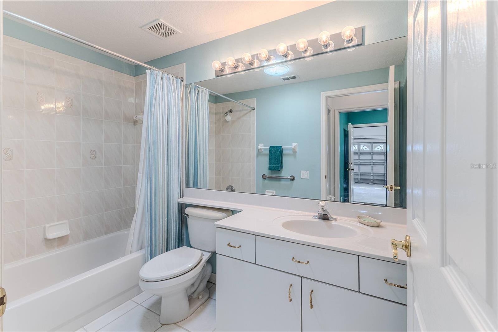 Listing photo id 35 for 15033 Middle Fairway Drive