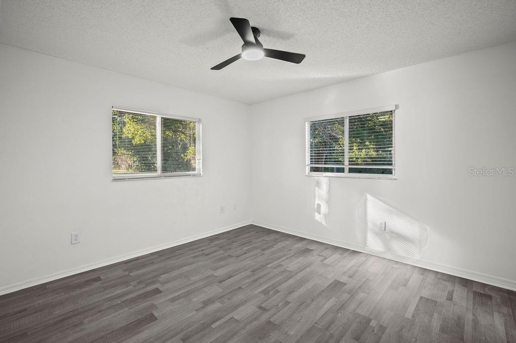 Image 20 of 25 For 10337 176th Street