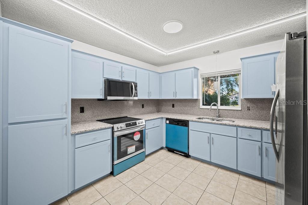 Image 5 of 25 For 10337 176th Street