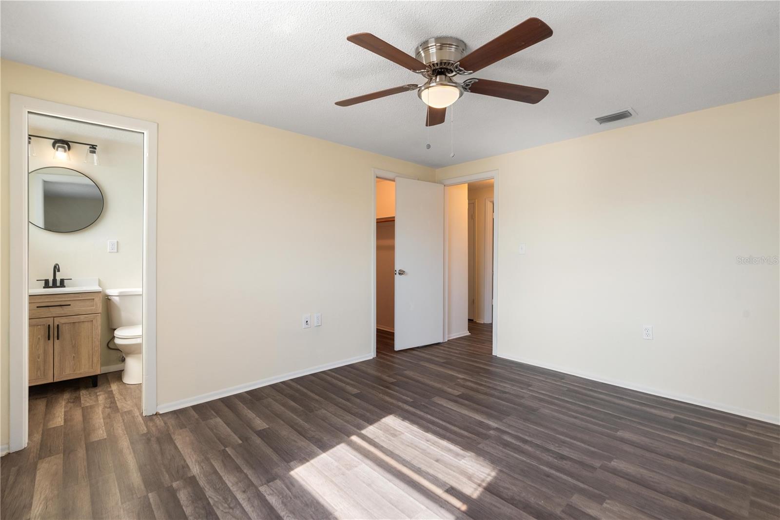 Image 15 of 27 For 7130 Fox Hollow Drive