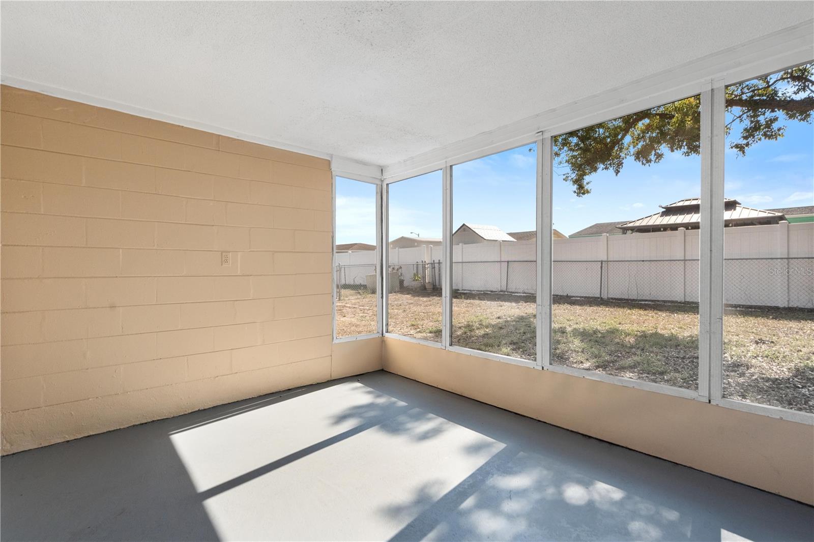 Image 18 of 27 For 7130 Fox Hollow Drive