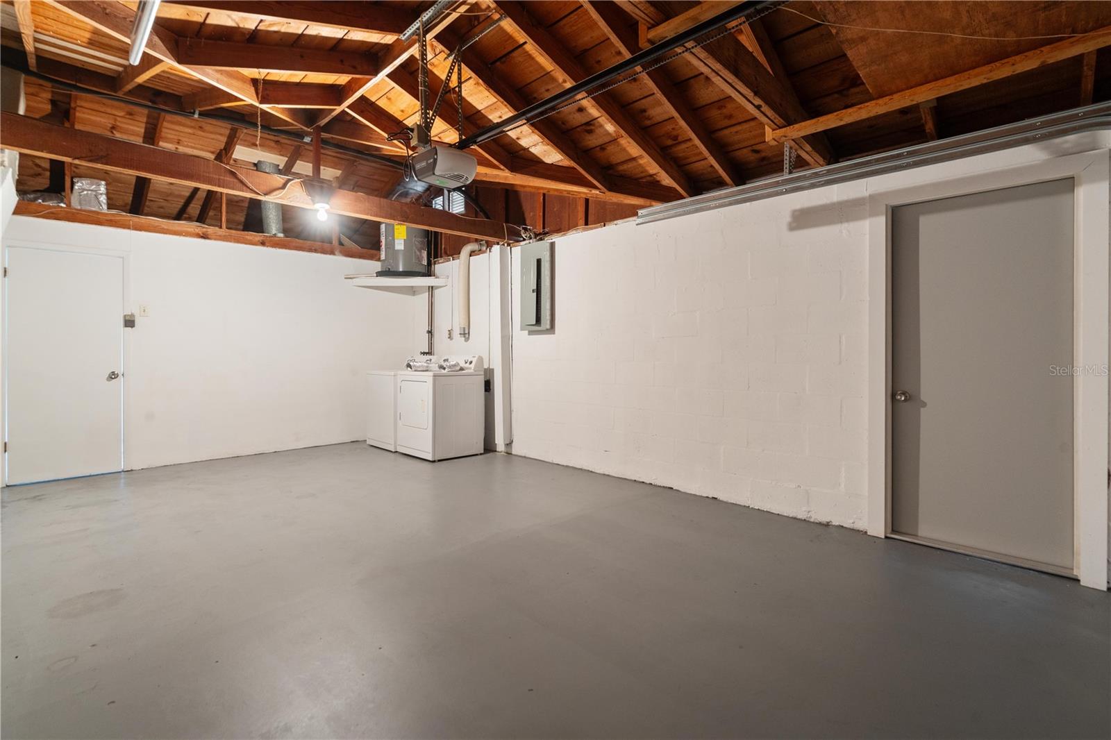 Image 21 of 27 For 7130 Fox Hollow Drive