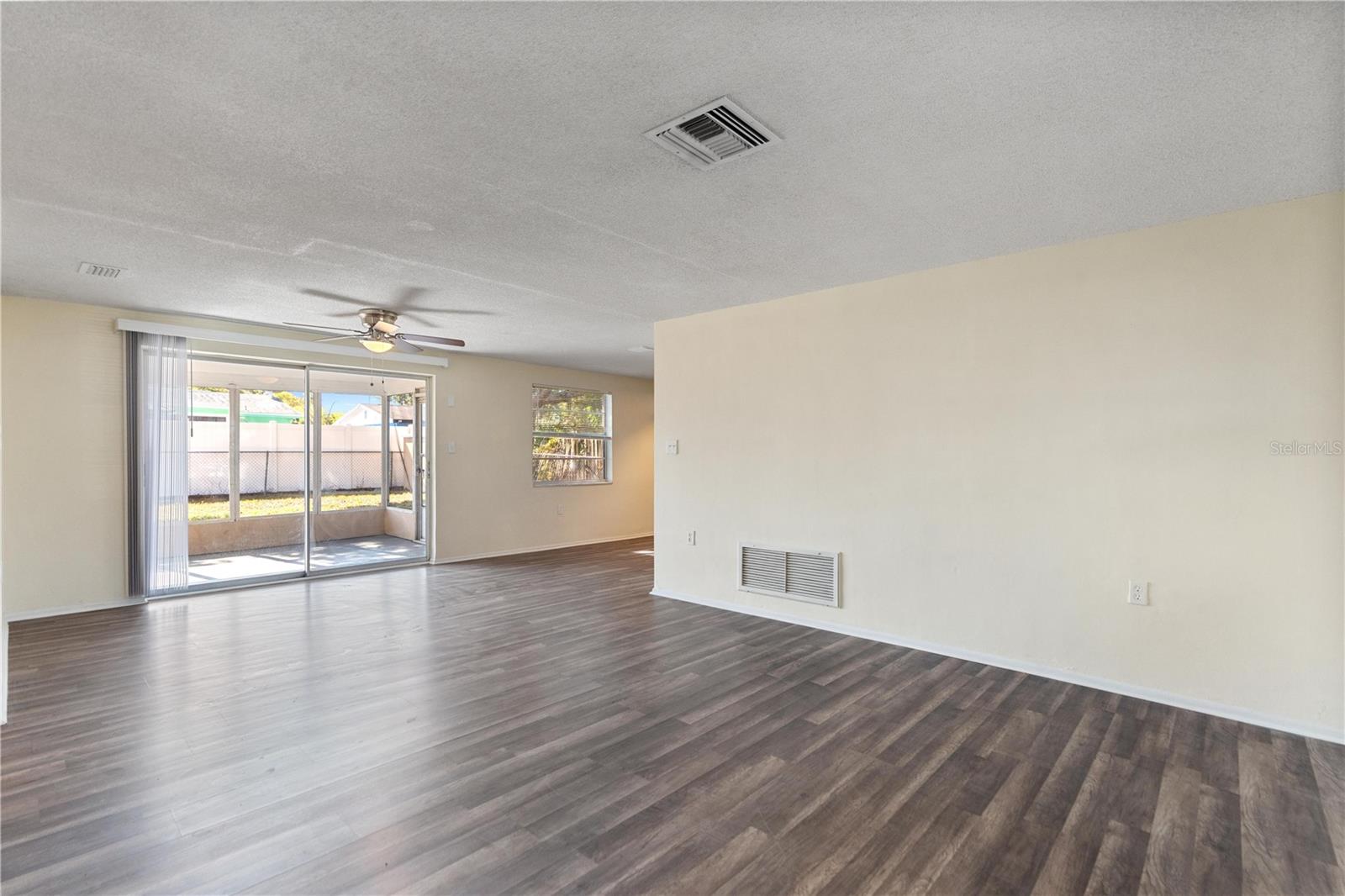 Image 4 of 27 For 7130 Fox Hollow Drive