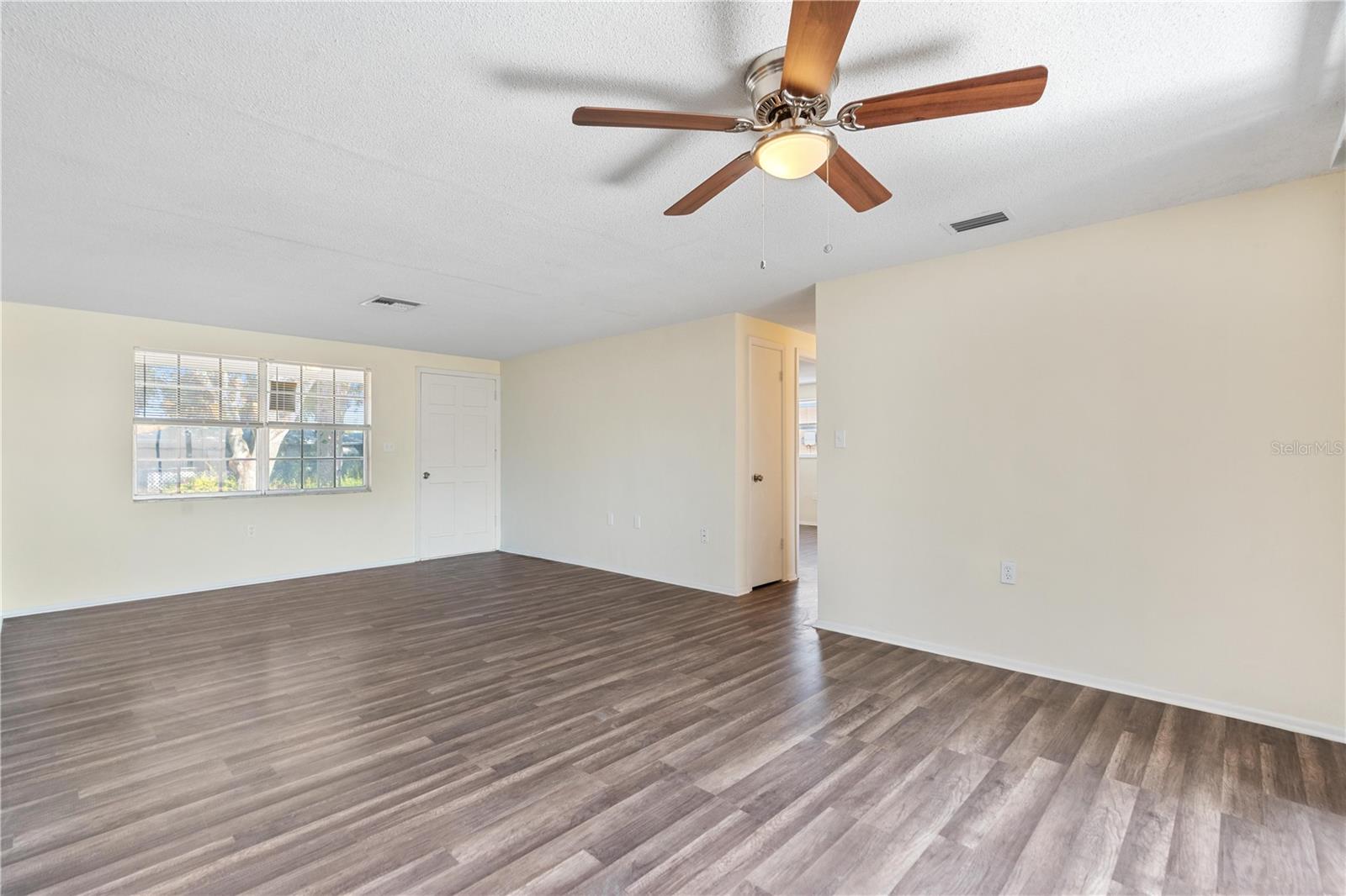 Image 6 of 27 For 7130 Fox Hollow Drive