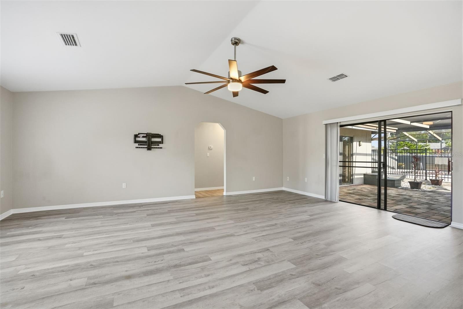 Image 10 of 44 For 7026 Whitethorn Court