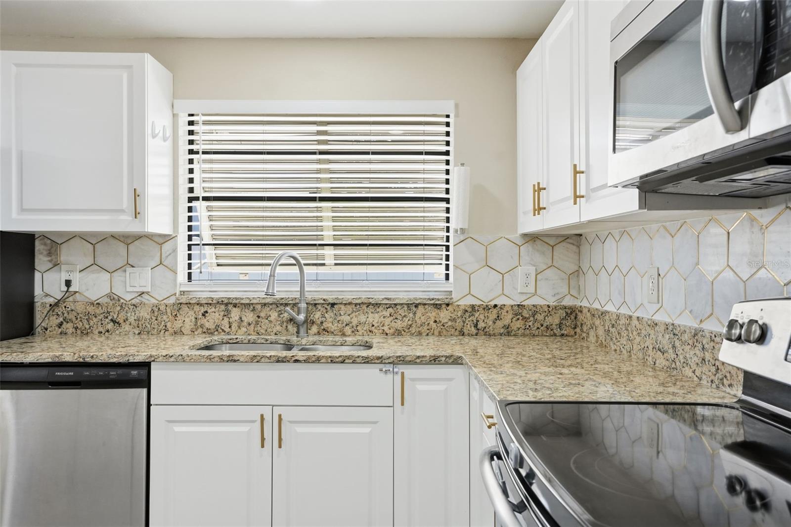 Image 17 of 44 For 7026 Whitethorn Court