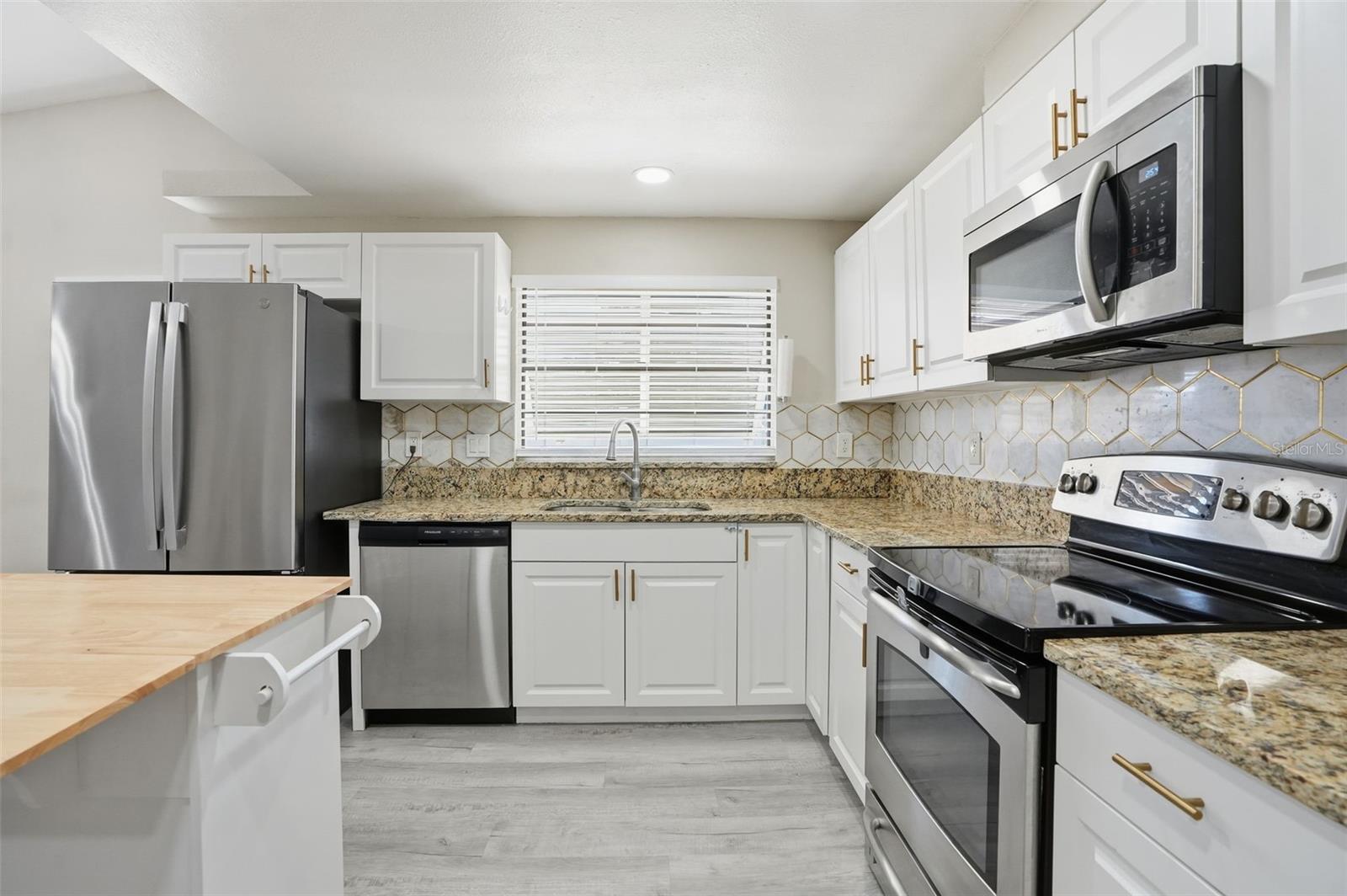 Image 20 of 44 For 7026 Whitethorn Court