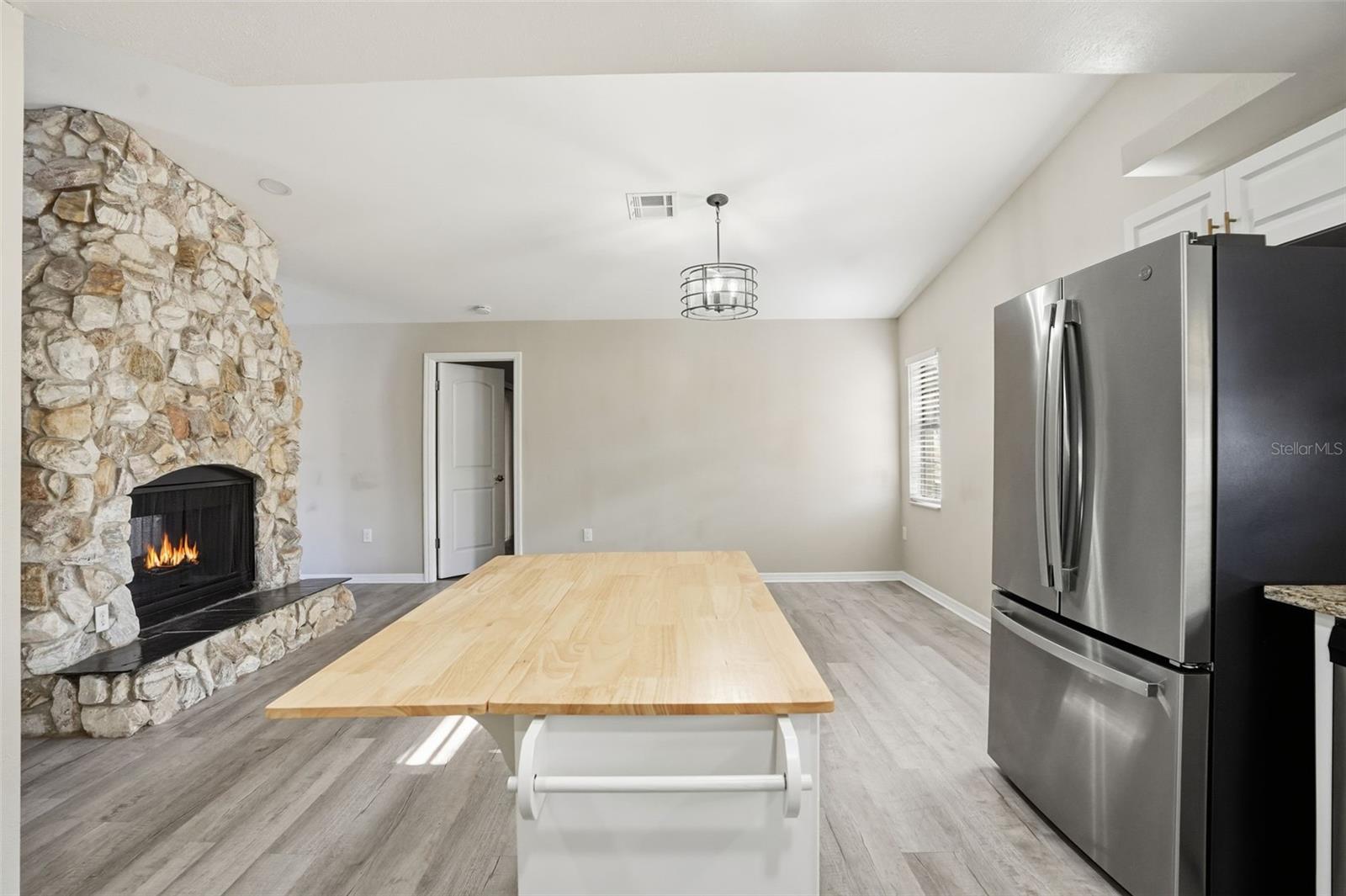 Image 21 of 44 For 7026 Whitethorn Court