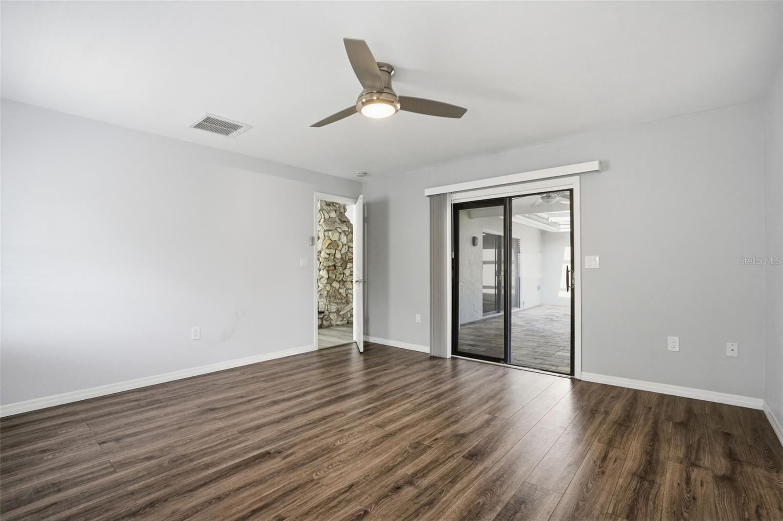 Image 25 of 44 For 7026 Whitethorn Court