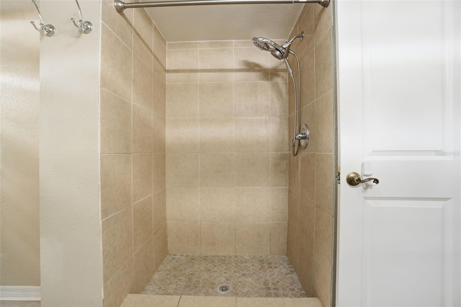 Image 27 of 44 For 7026 Whitethorn Court