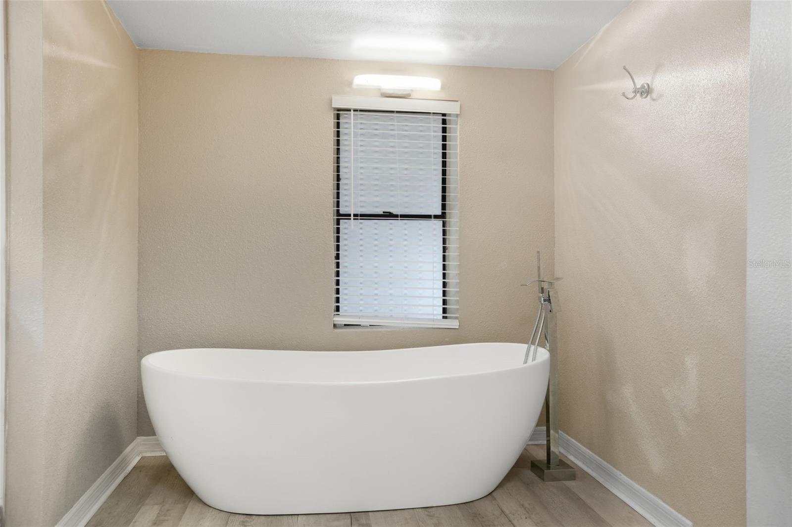 Image 28 of 44 For 7026 Whitethorn Court