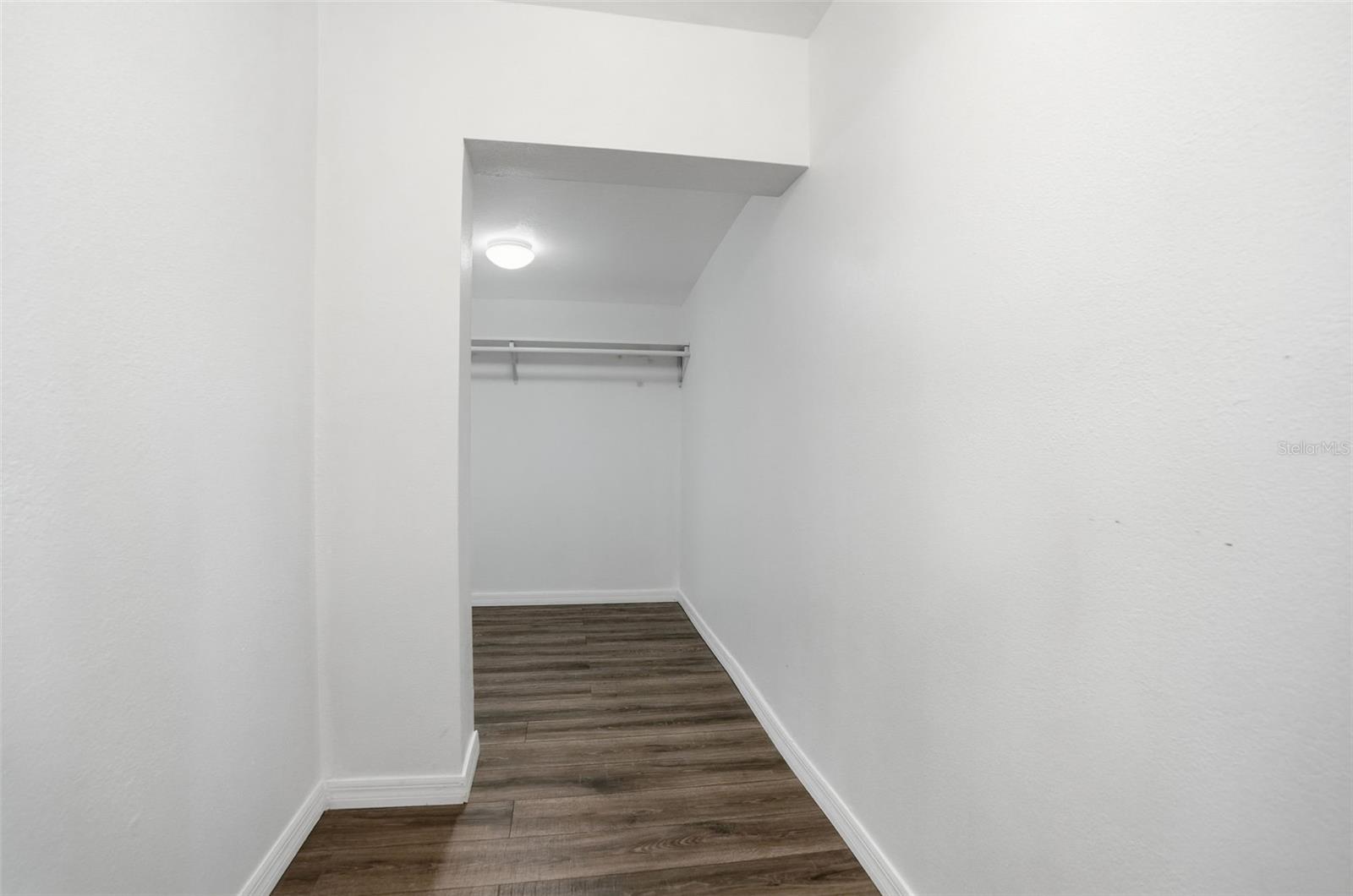 Image 29 of 44 For 7026 Whitethorn Court