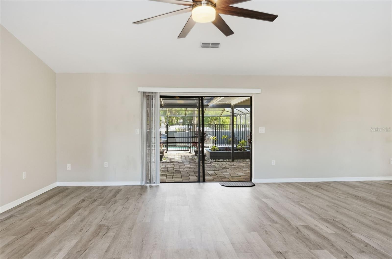 Image 7 of 44 For 7026 Whitethorn Court