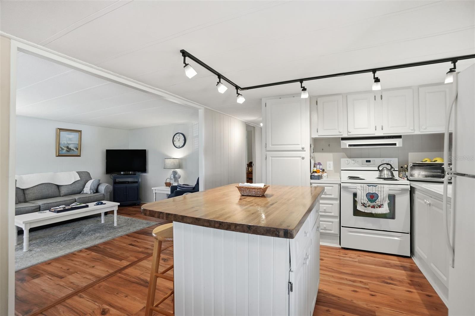 Image 12 of 40 For 7429 Morelli Avenue