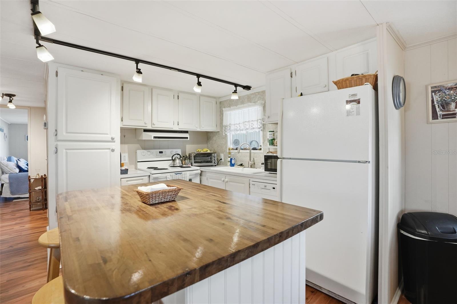 Image 14 of 40 For 7429 Morelli Avenue