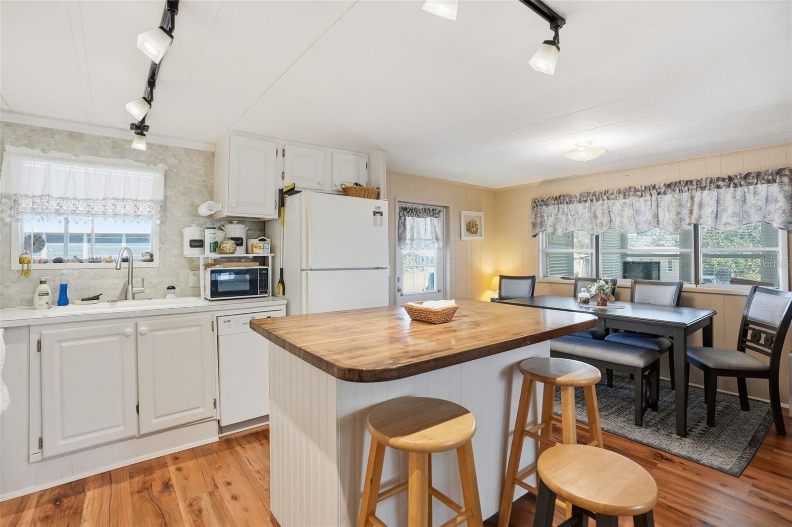 Image 15 of 40 For 7429 Morelli Avenue