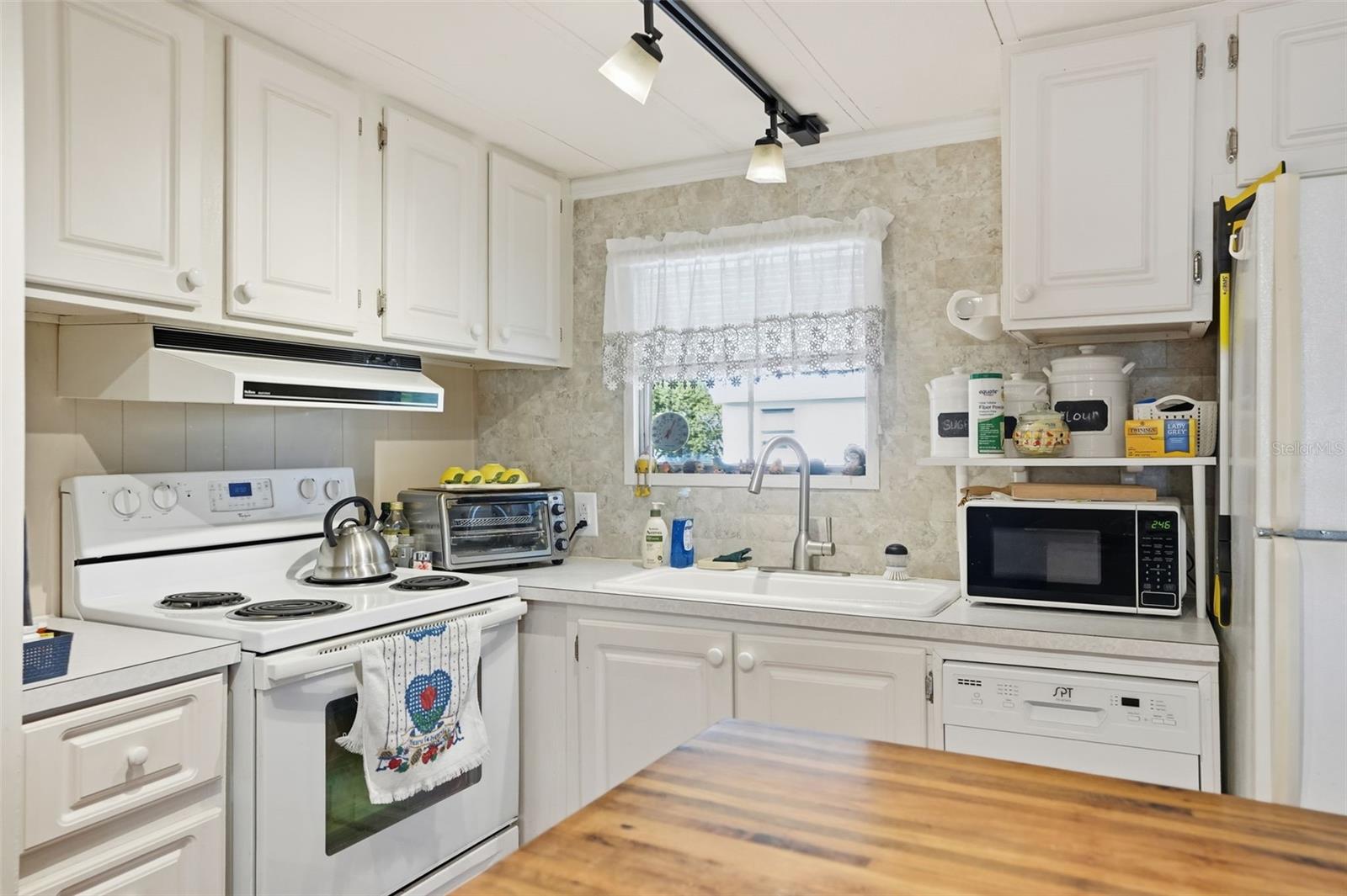 Image 16 of 40 For 7429 Morelli Avenue