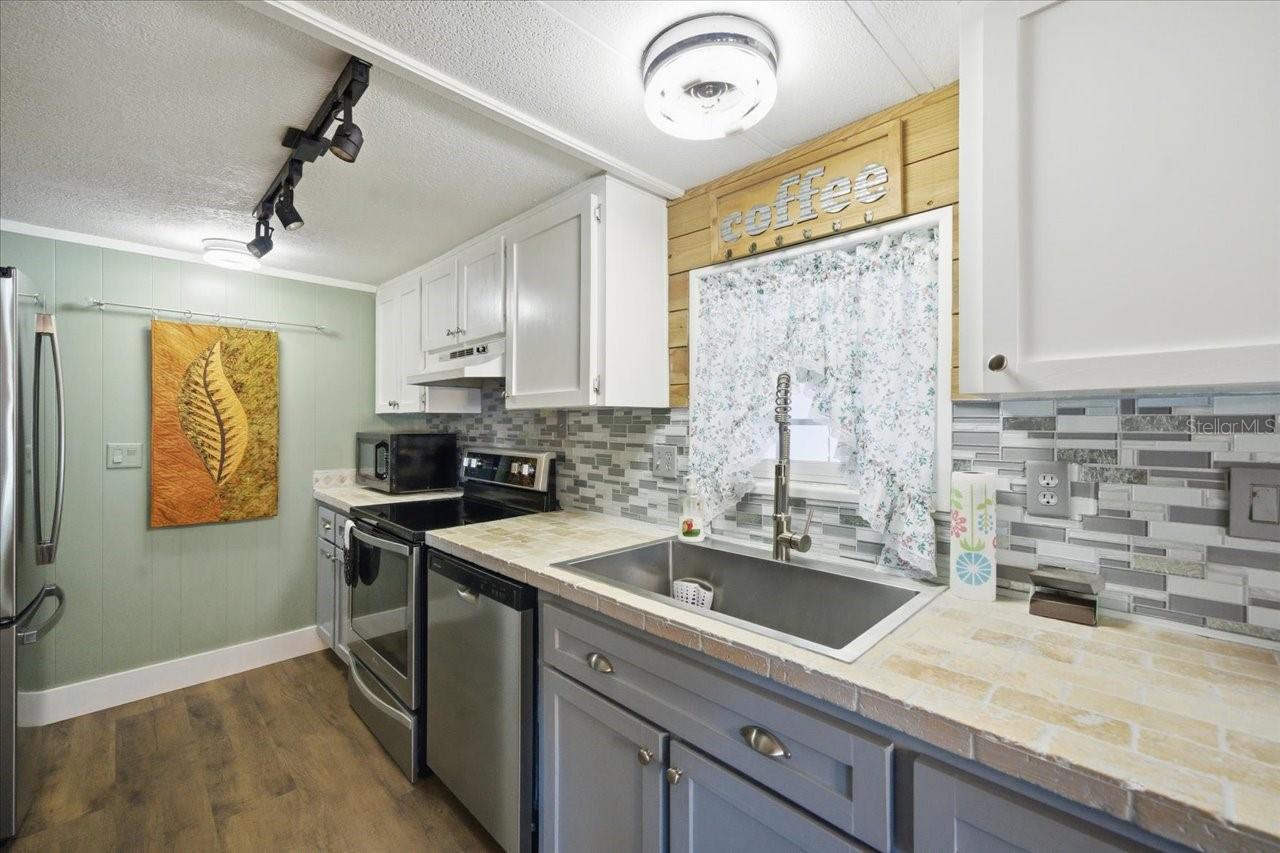 Image 18 of 53 For 8006 Montrose Avenue