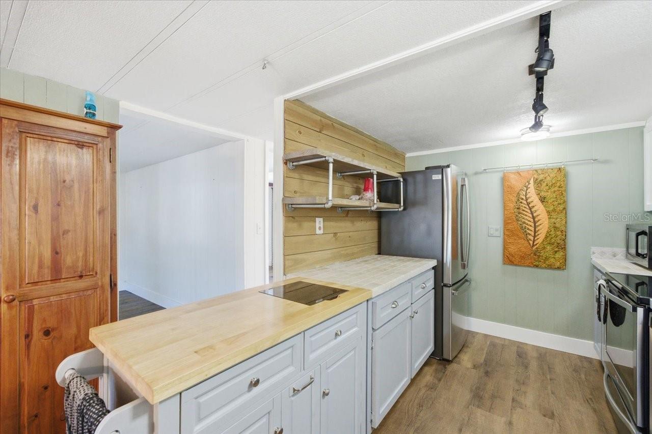 Image 19 of 53 For 8006 Montrose Avenue