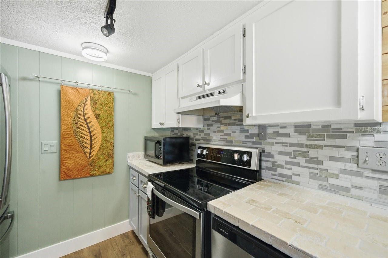 Image 20 of 53 For 8006 Montrose Avenue