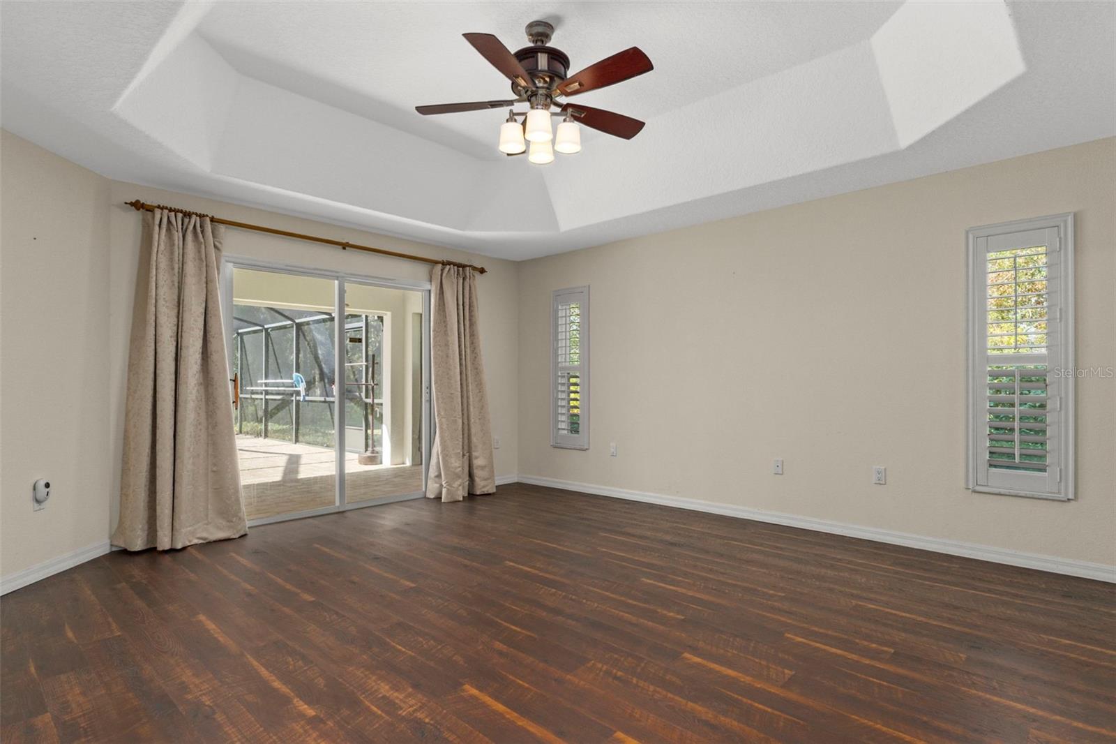 Image 11 of 55 For 5554 Lamp Post Drive