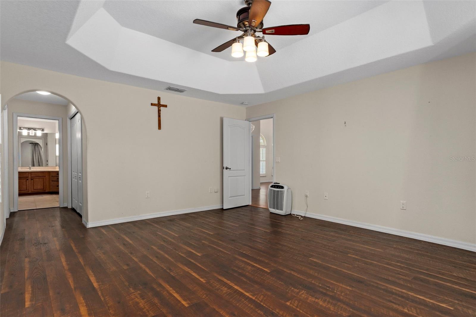 Image 12 of 55 For 5554 Lamp Post Drive