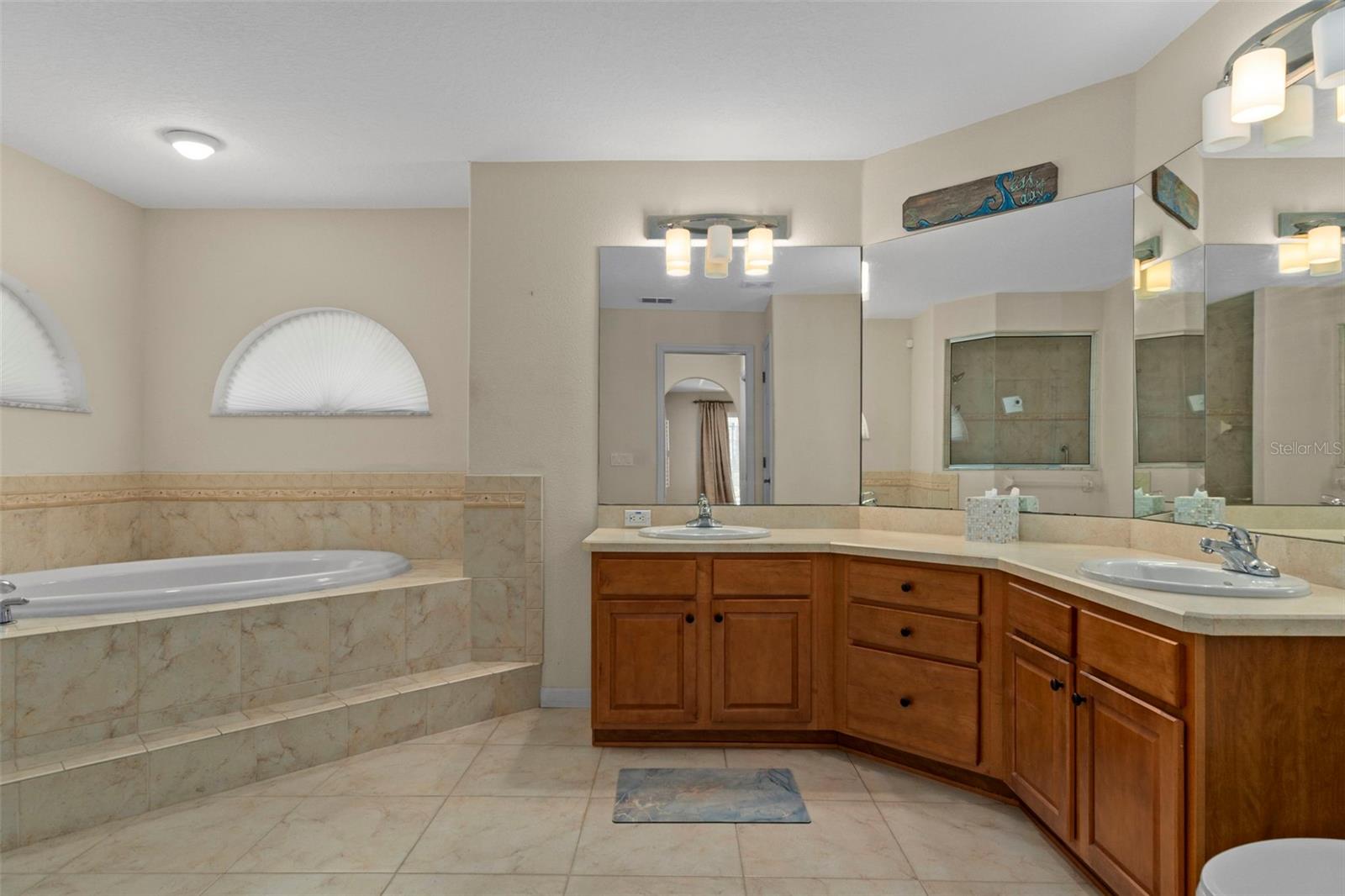 Image 13 of 55 For 5554 Lamp Post Drive