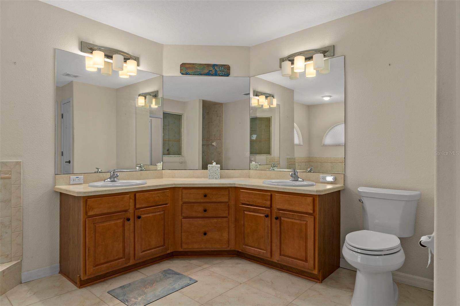 Image 15 of 55 For 5554 Lamp Post Drive