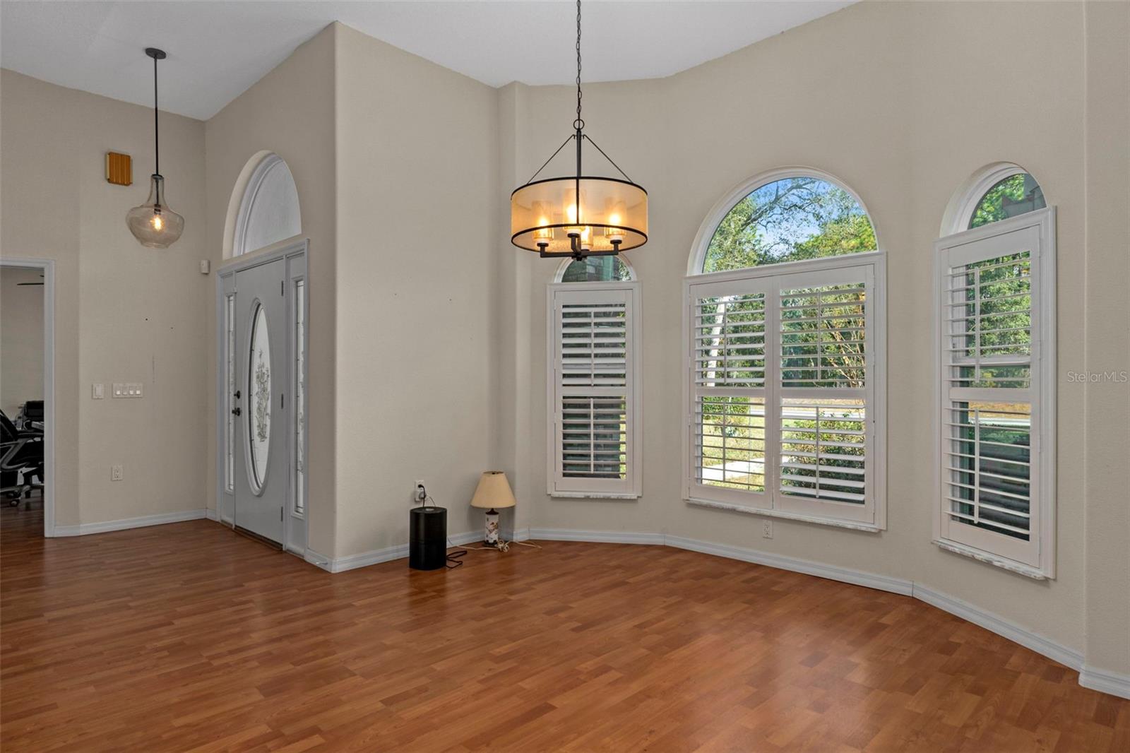 Image 18 of 55 For 5554 Lamp Post Drive