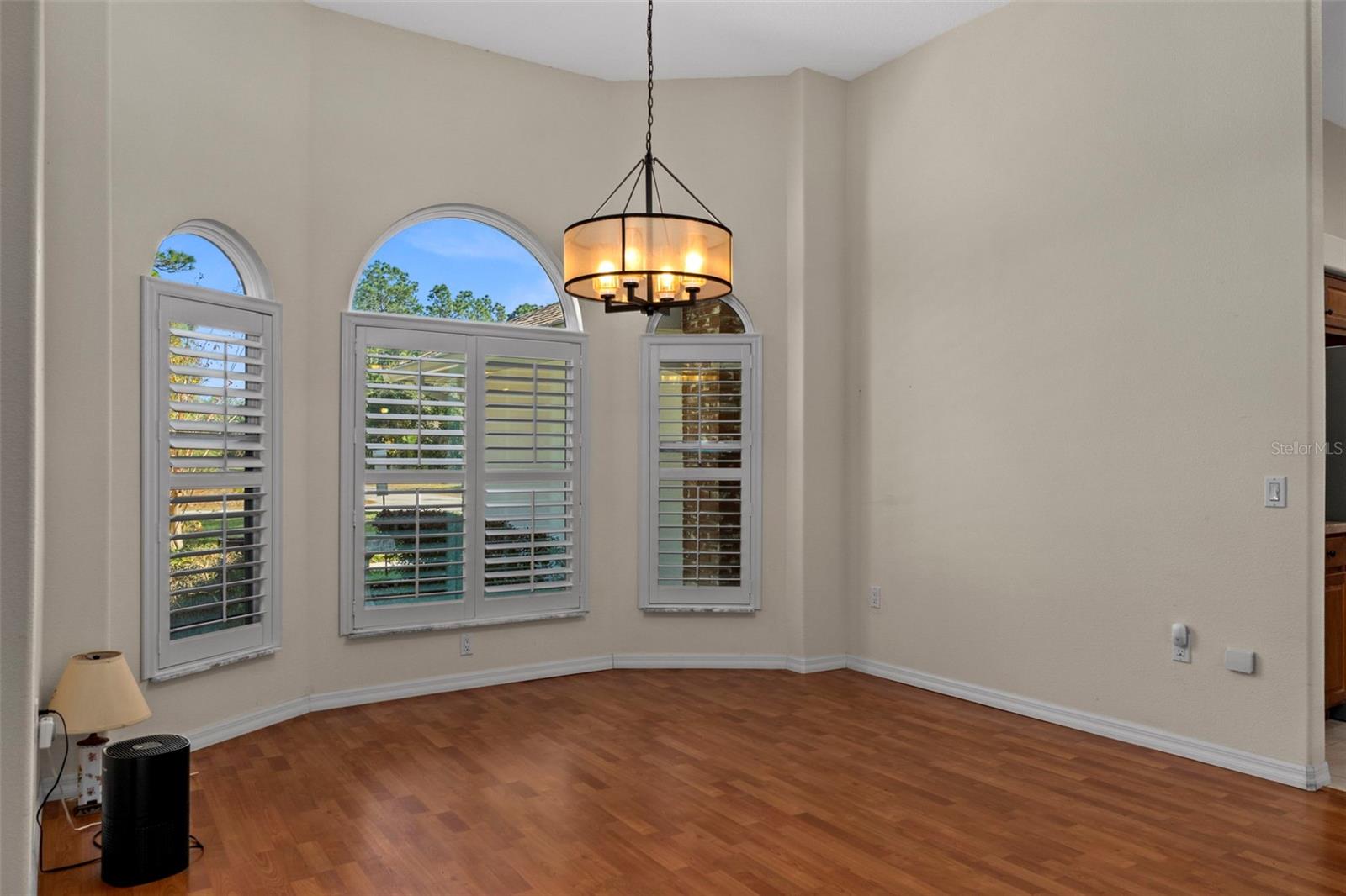 Image 19 of 55 For 5554 Lamp Post Drive