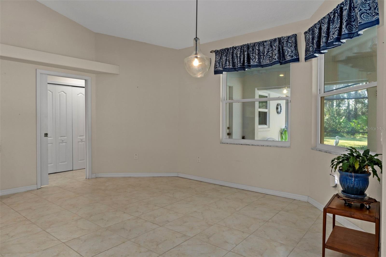 Image 23 of 55 For 5554 Lamp Post Drive