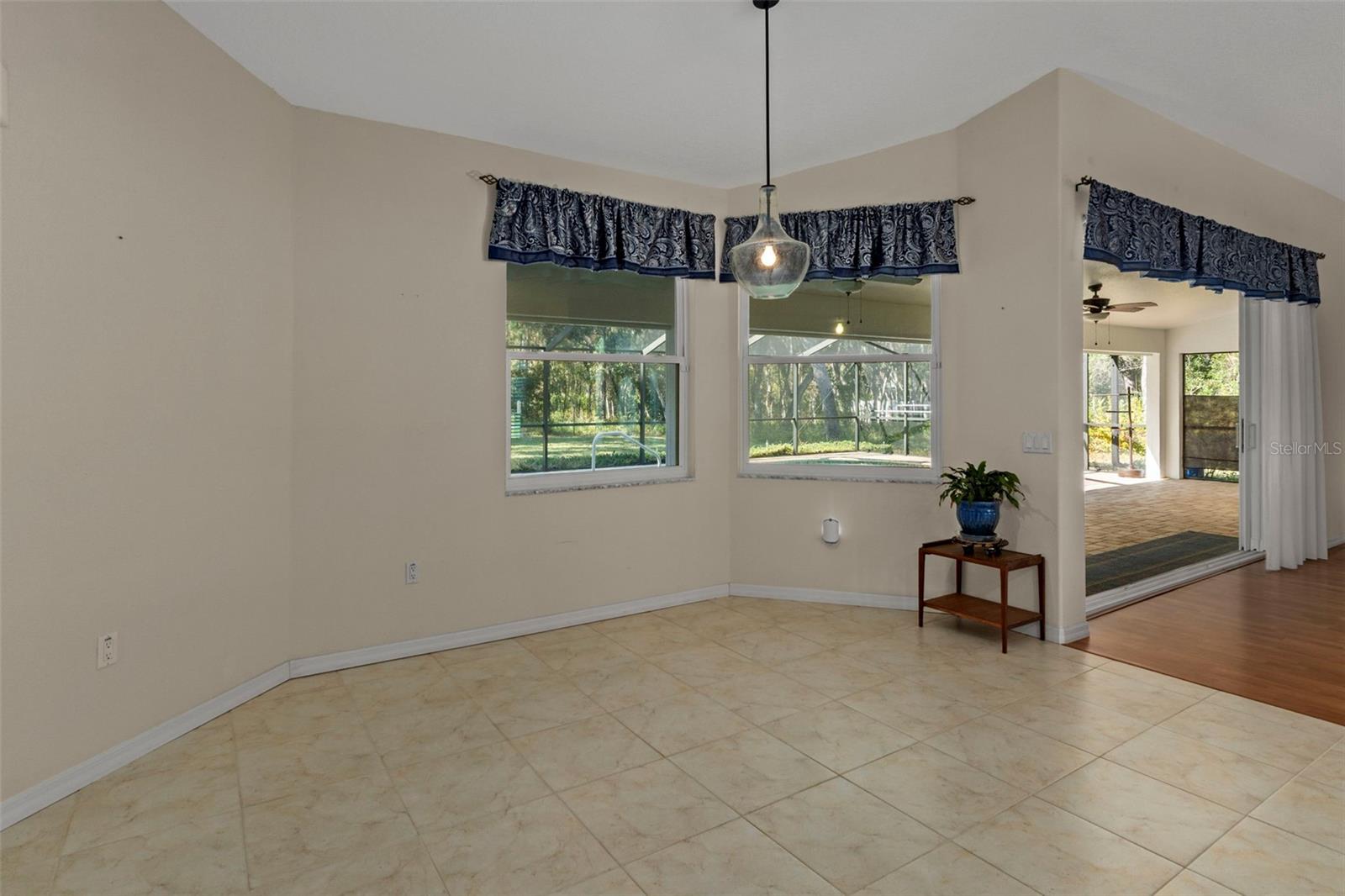 Image 31 of 55 For 5554 Lamp Post Drive