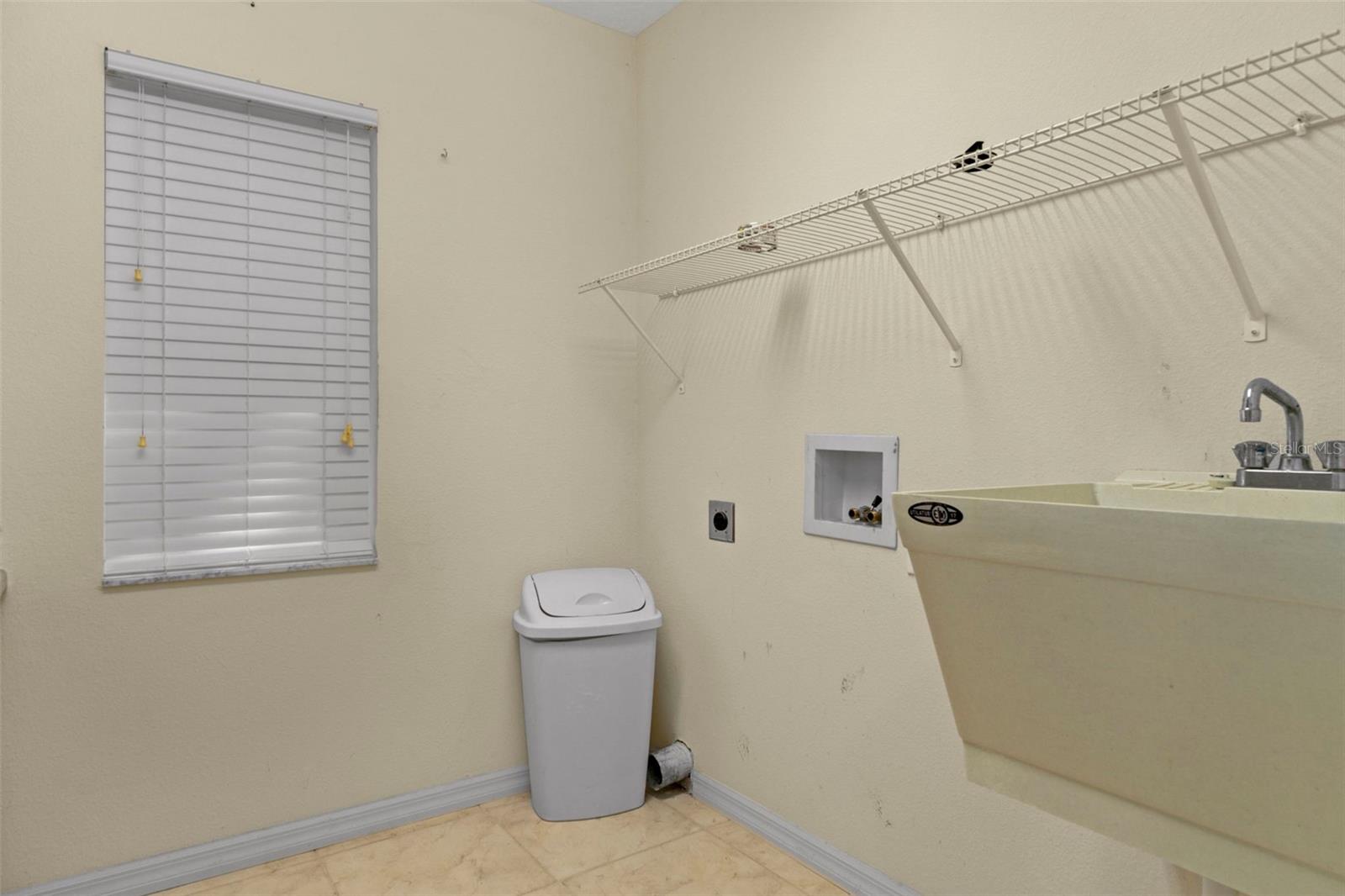 Image 34 of 55 For 5554 Lamp Post Drive