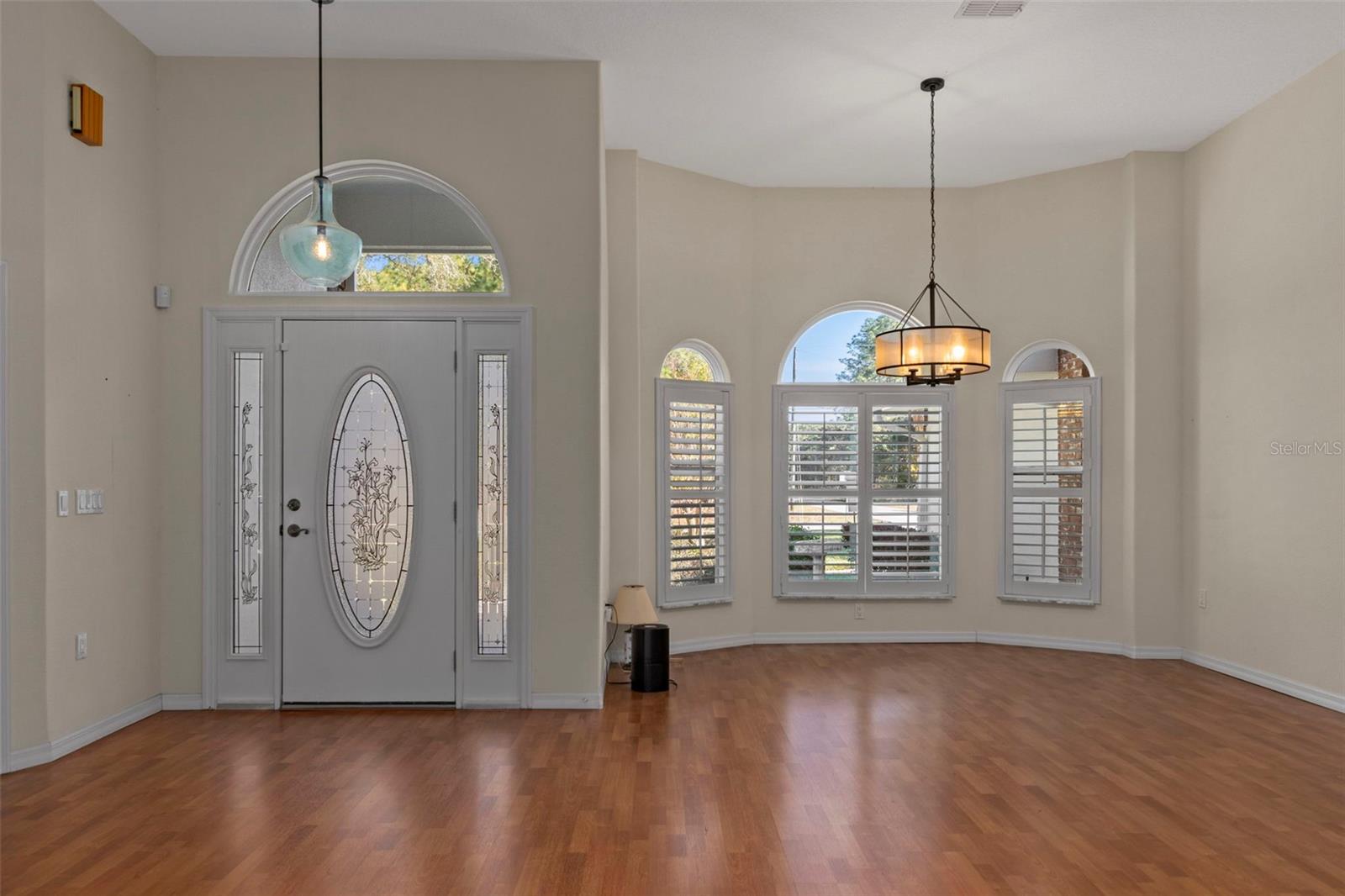 Image 6 of 55 For 5554 Lamp Post Drive