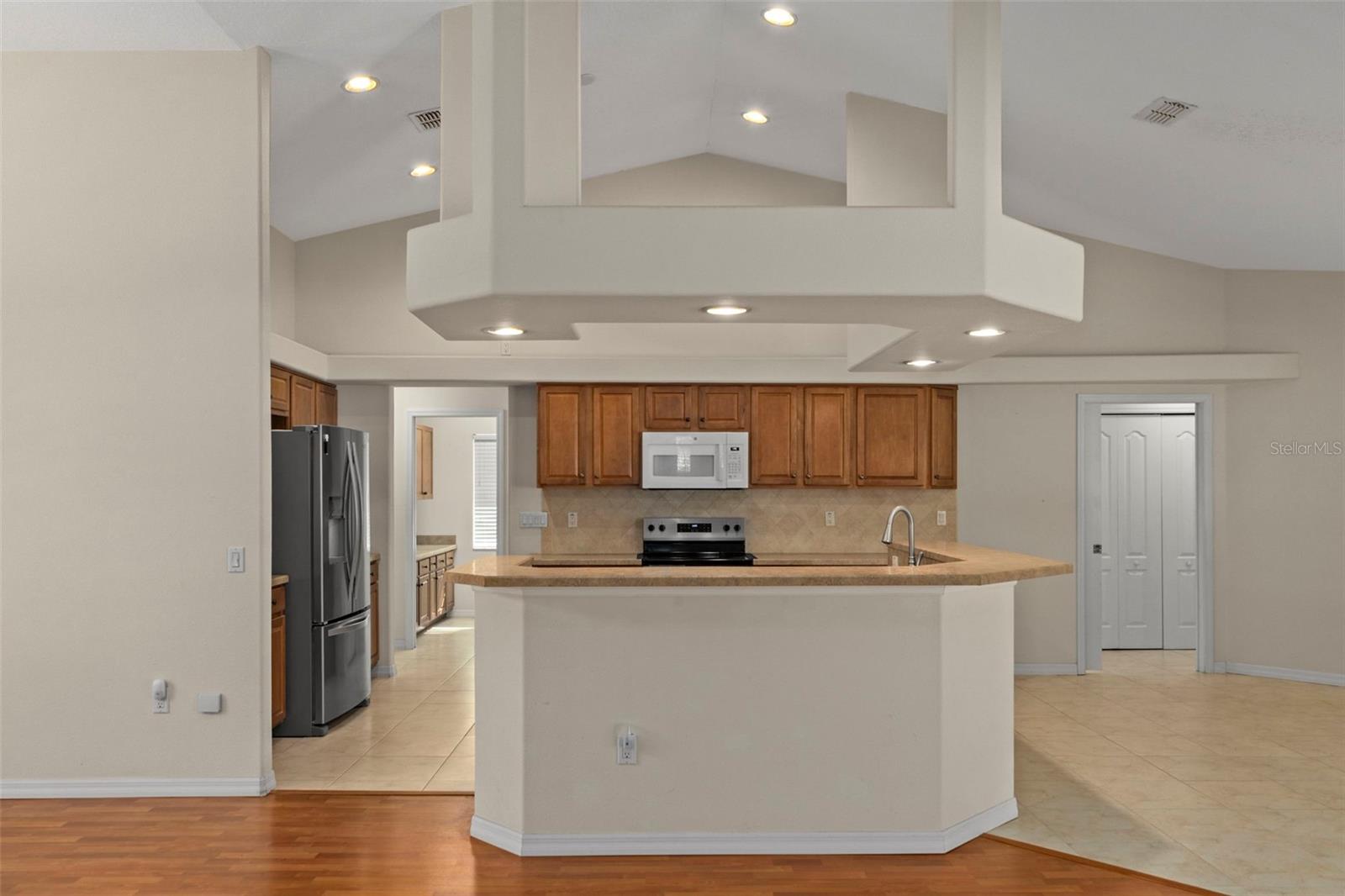 Image 7 of 55 For 5554 Lamp Post Drive