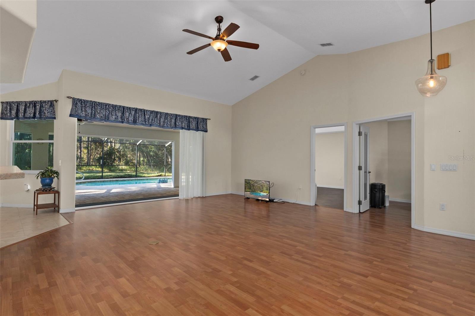 Image 8 of 55 For 5554 Lamp Post Drive