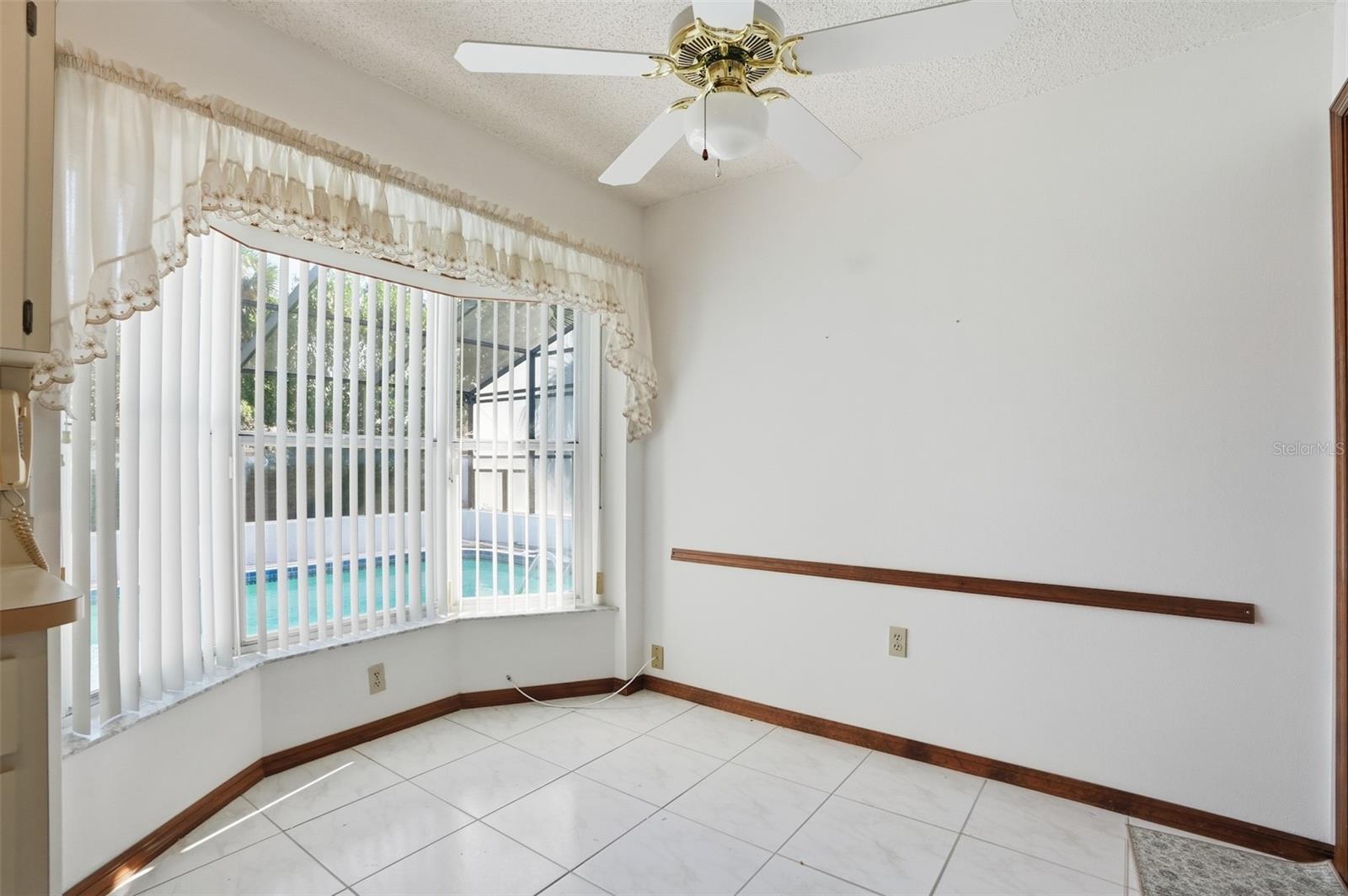 Listing photo id 9 for 2414 Appian Avenue