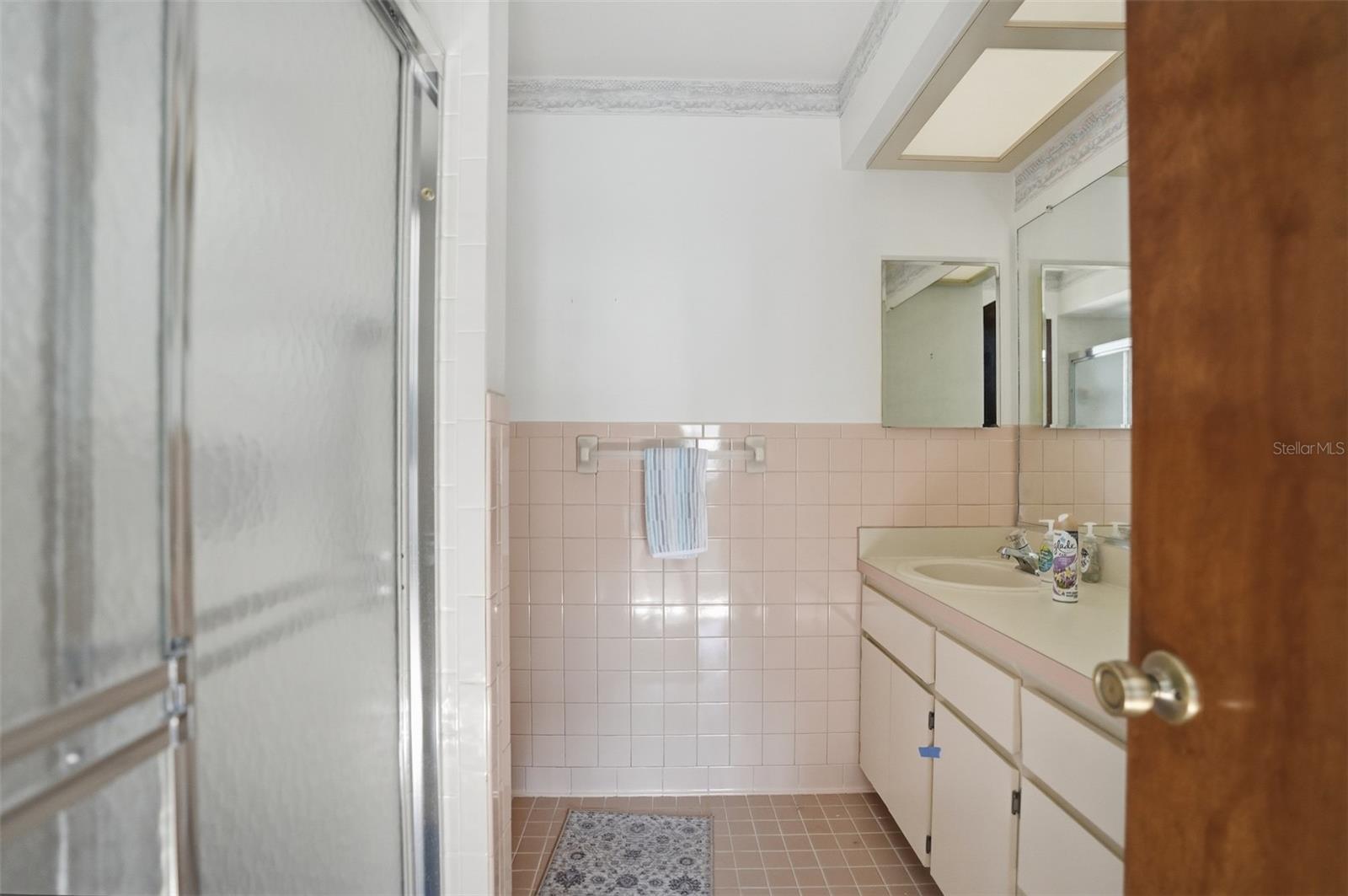 Listing photo id 18 for 2414 Appian Avenue