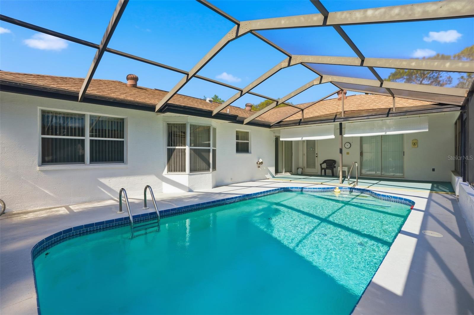 Listing photo id 24 for 2414 Appian Avenue