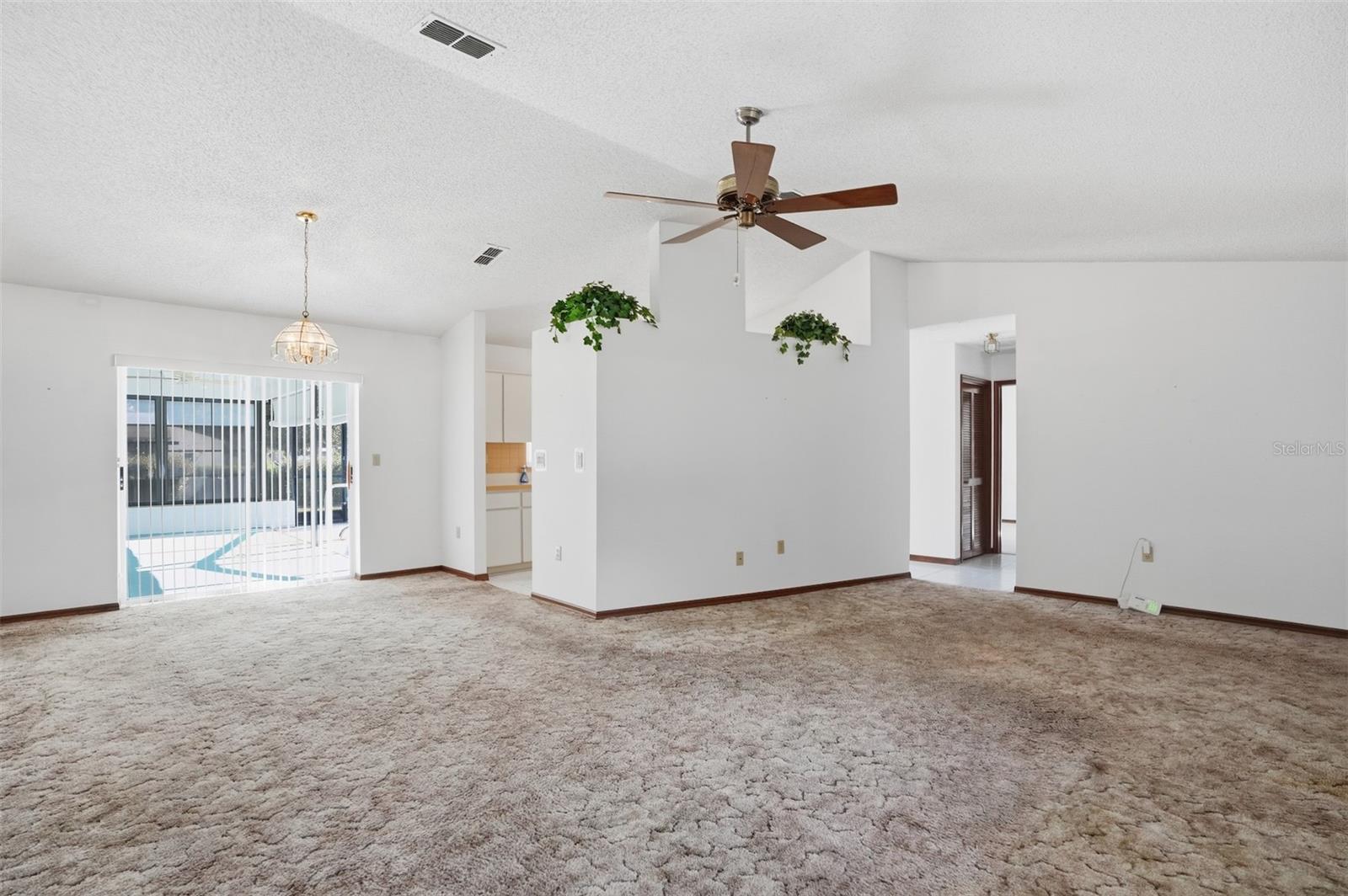 Listing photo id 2 for 2414 Appian Avenue