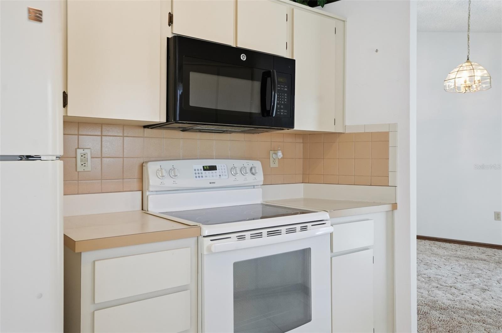 Listing photo id 6 for 2414 Appian Avenue