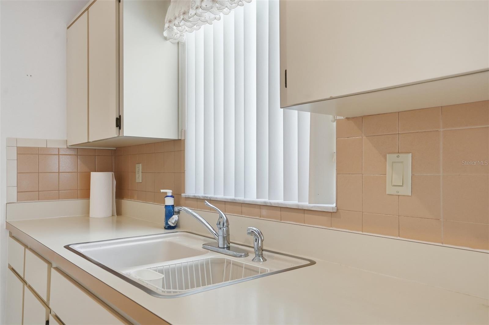 Listing photo id 7 for 2414 Appian Avenue