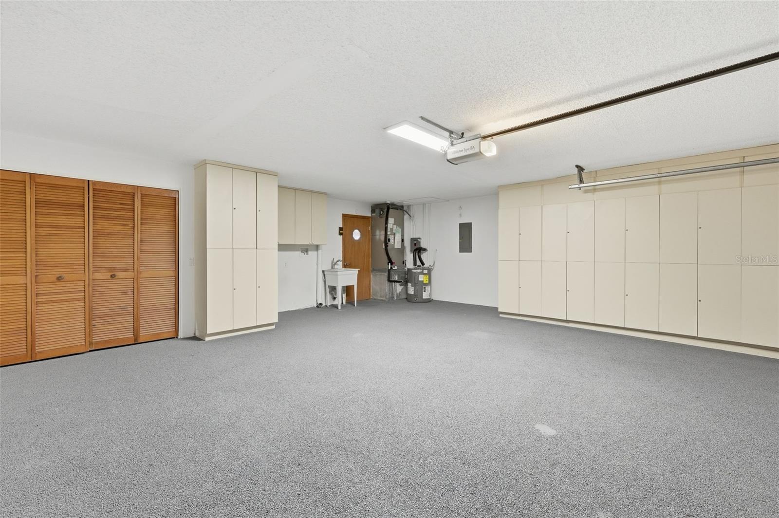 Listing photo id 8 for 8123 River Country Drive