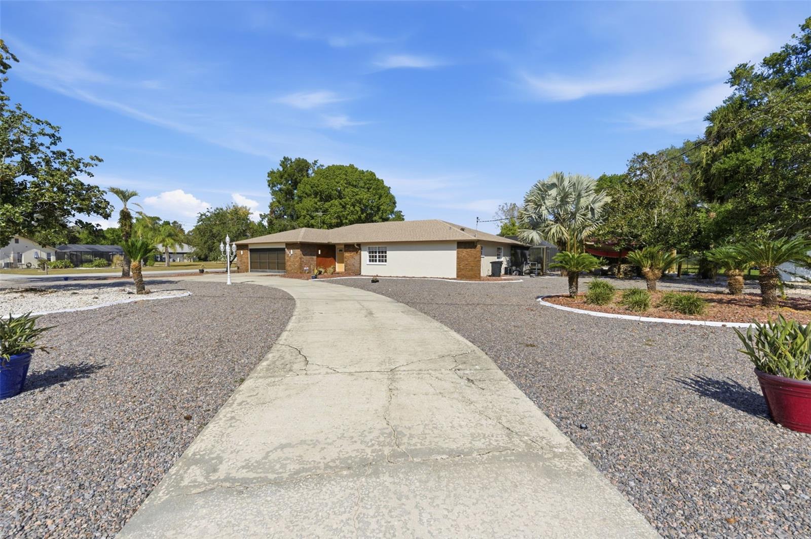 Listing photo id 11 for 8123 River Country Drive