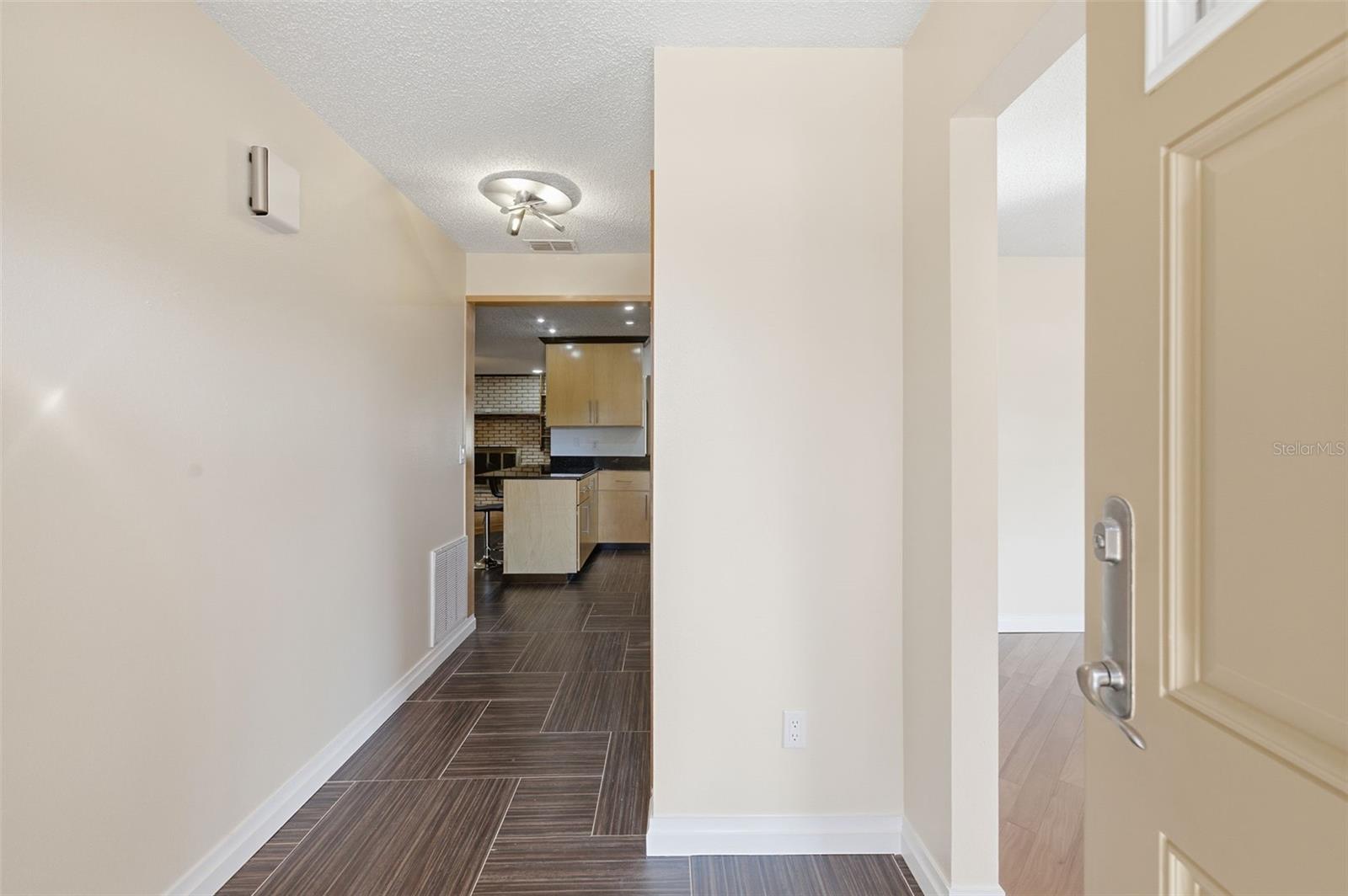 Listing photo id 18 for 8123 River Country Drive