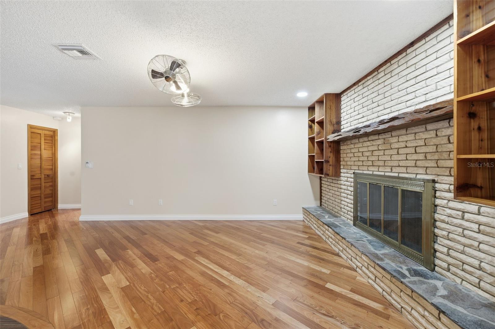 Listing photo id 30 for 8123 River Country Drive